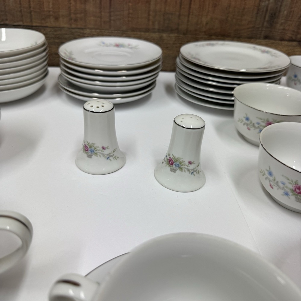 Florenteen Fine China Fantasia Japan 53 Piece Set- Service for 8 Floral Silver